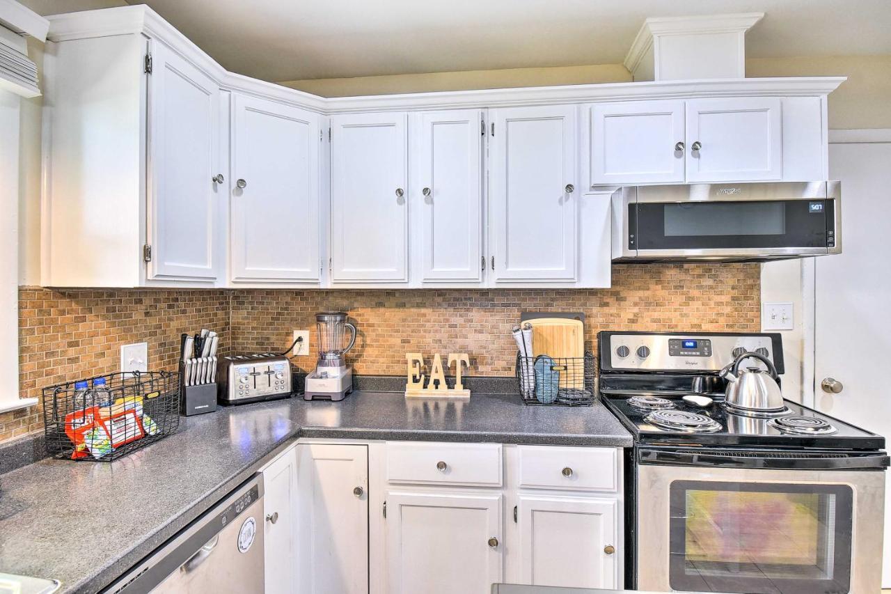 Charming Hampton Home With Yard 2 Mi To Beach! Buitenkant foto